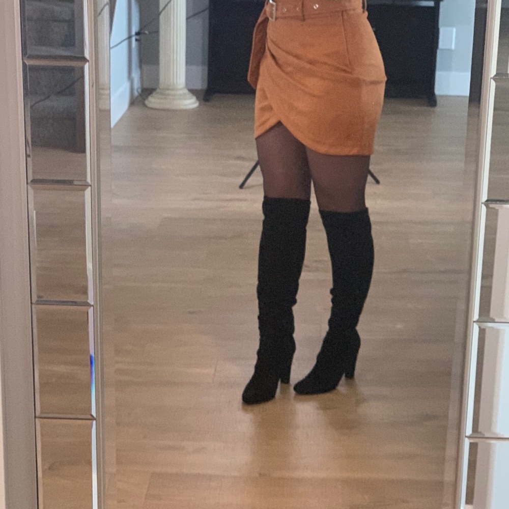 Mini Skirt - Picture 2 of 2